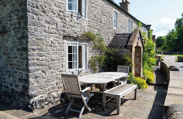 Beautiful 18th Century Farmhouse in the Heart of the Peak District