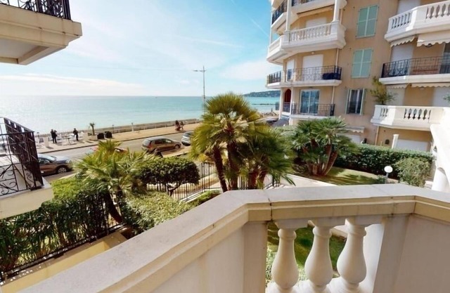 Beautiful 1BR downtown Menton with terrace, AC, Wi-Fi