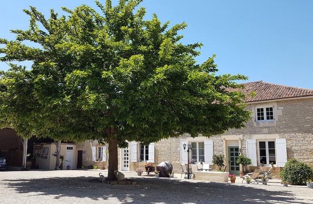 Beautiful 2-Bed Manor House Gite in Mauprévoir