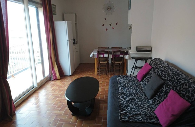 Beautiful 2 bedroom apartement, 2 min away from the beach.