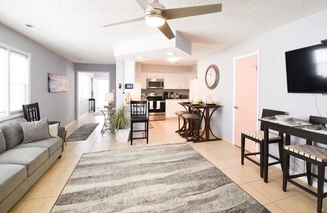 Beautiful 2 Bedroom 2 1/2 Bath Town Home on Va Beach North End