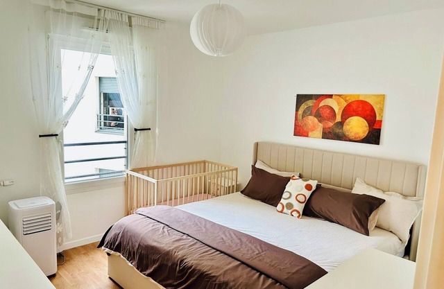Beautiful 2 bedroom apartment 2 min from Versailles