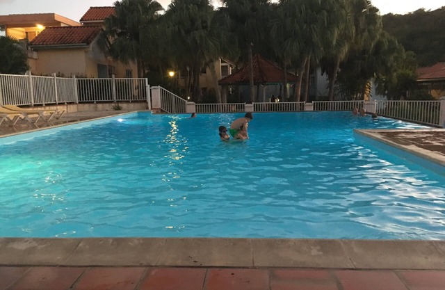 Beautiful 2 bedroom/2 bathroom apartment in residence with pool and gardens