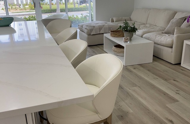 Beautiful 2 Bedroom Naples Moorings Ambassador Club Just Steps from the Beach