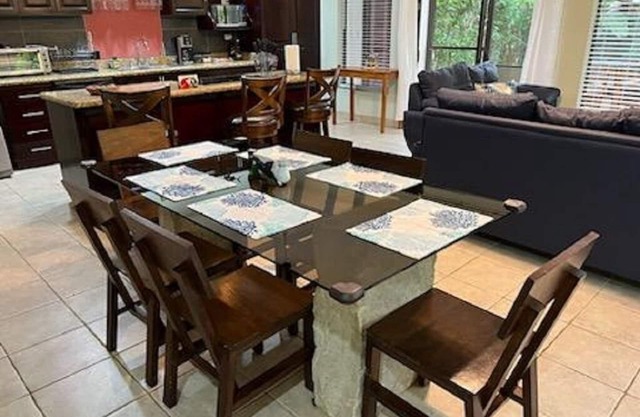 Beautiful 2bd 2 ba villa w/lush yard, gated community 15 min from Manuel Antonio