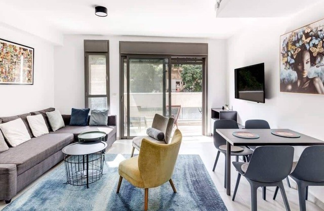 Beautiful 2BDR w Safe room at Zalman by HolyGuest