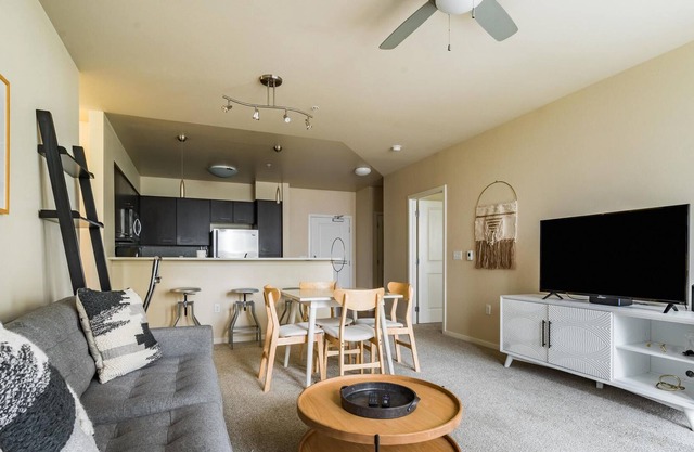 Beautiful 2BR Place on Mercer Island + Pets OK