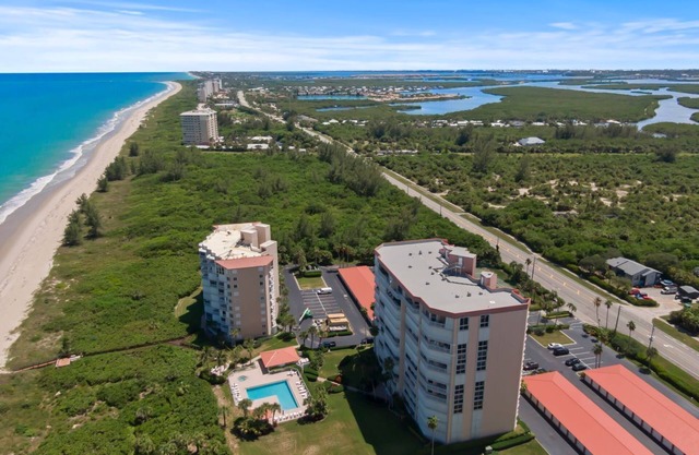 Beautiful 3/2 Condo overlooking the Atlantic Ocean