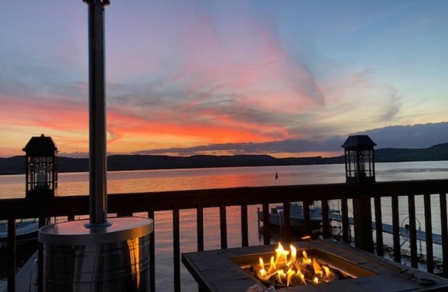 Beautiful 3 Bedroom lakefront home less than 15 mins to Cooperstown. Sleeps 8+n