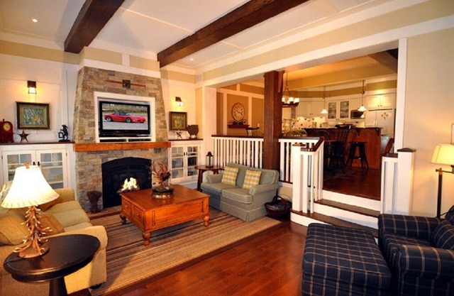 Beautiful 3 bdrm + den Villa on Lake of Bays