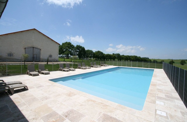 Beautiful 3 bedroom French Cottage - Heated Swimming Pool & Garden - Vineyards
