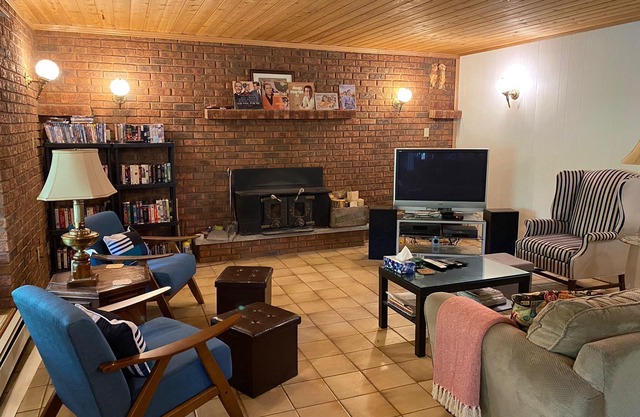 Beautiful 3 BEDROOM COUNTRY HOME in TINY BEACHES NEAR LAKE HURON GEORGIAN BAY