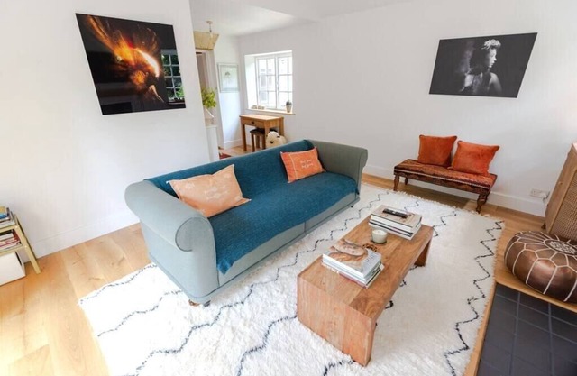 Beautiful 3BD Thatched Stone Cottage Kettering