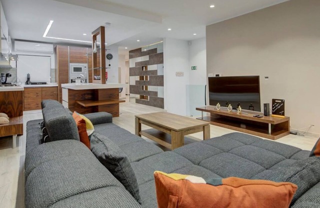 Beautiful 3BR Maisonette with Rooftop Terrace