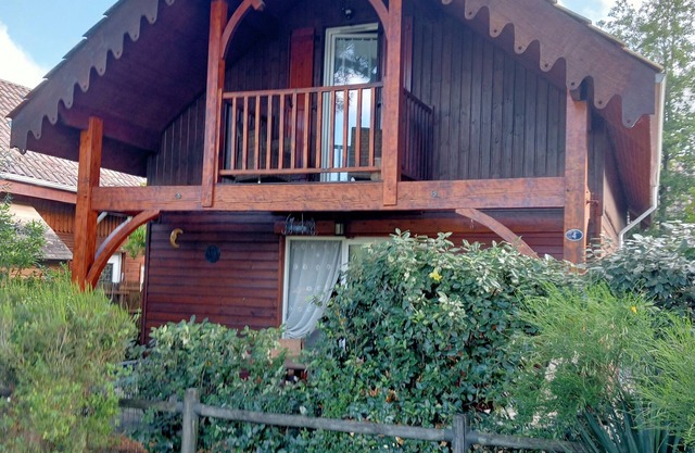 Beautiful 4/6-bed chalet, close to the lake and children's island.