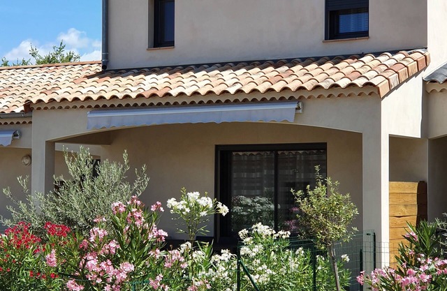 Beautiful 4-6 person gîte in the center of Vallon Pont d'Arc
