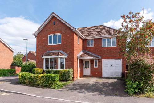 Beautiful 4 Bedroom Home near Bristol