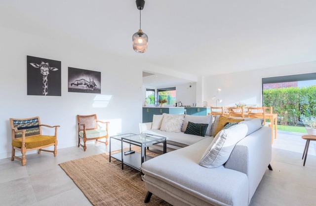 Beautiful 4 bedroom house with parking and garden
