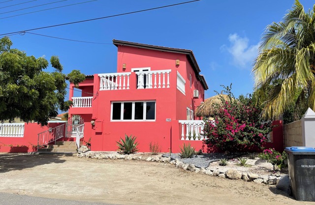 Beautiful 4 BR/4 BA Villa near all Palm Beach attractions