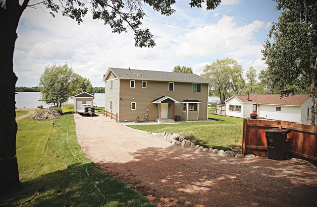 Beautiful 5 Bedroom, 3 Bath Lake Home
