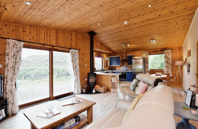 Beautiful 5 star, 2 bedroom, 2 bathroom chalet with stunning views and wood burning stove