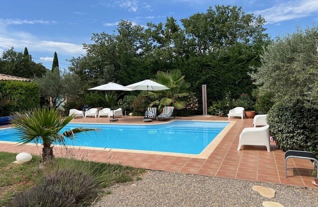 Beautiful 6 pers. villa with heated pool and airco in the heart of Provence