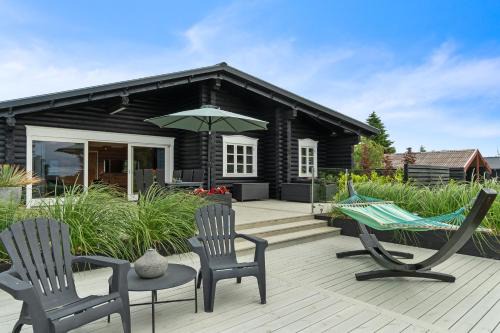 Beautiful 8-Person Holiday Home With Fantastic Sea View Close To Ebeltoft