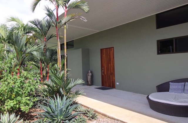 Beautiful!,AC,Pool,3 Bedroom, Close to everything!