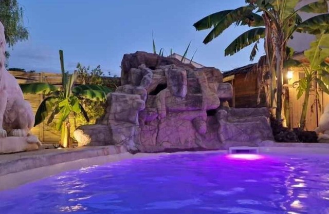 Beautiful air-conditioned villa with all comforts, private swimming pool with cascading rock,.
