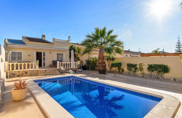 Beautiful and cozy Villa with private pool in urb, San Luis, El Chaparral, Torre