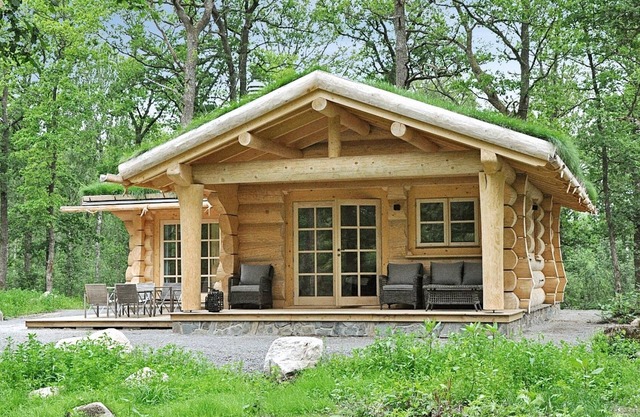 Beautiful and intimate cabin, open fireplace, close to nature. Pet friendly.