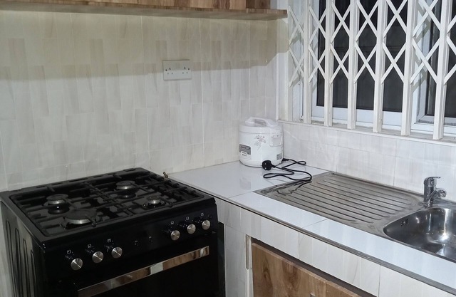 Beautiful and quite Hideout apartment 45 minutes drive to Accra