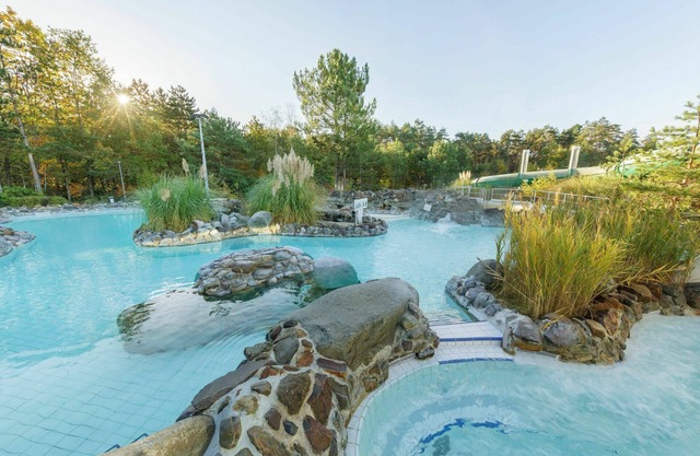 Beautiful apartment in villa for 4 people with pool, WIFI, hot tub, TV, terrace and parking
