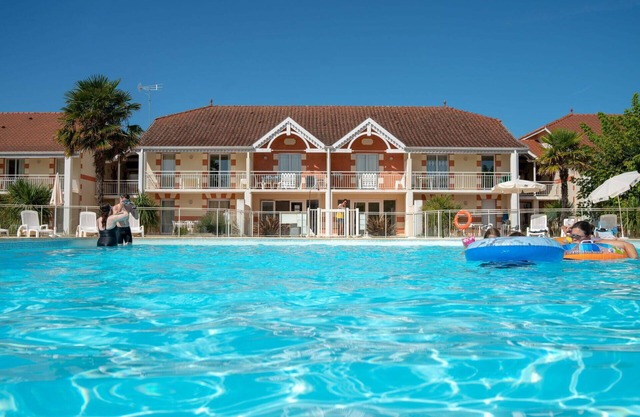 Beautiful apartment for 8 guests with WIFI, pool, TV, terrace, pets allowed and parking
