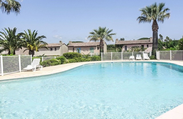 Beautiful apartment for 4 guests with WIFI, pool, TV, patio, pets allowed and parking
