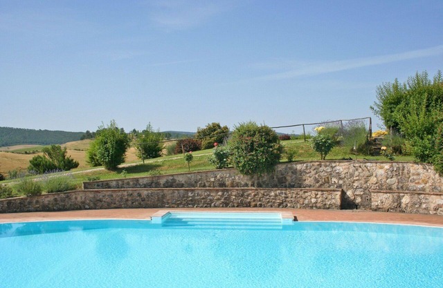 Beautiful apartment for 5 people with WIFI, pool and panoramic view, close to Siena