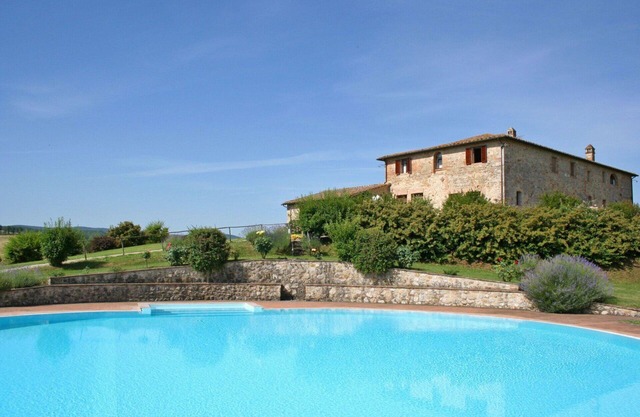 Beautiful apartment for 2 people with pool, WIFI and panoramic view, close to Siena
