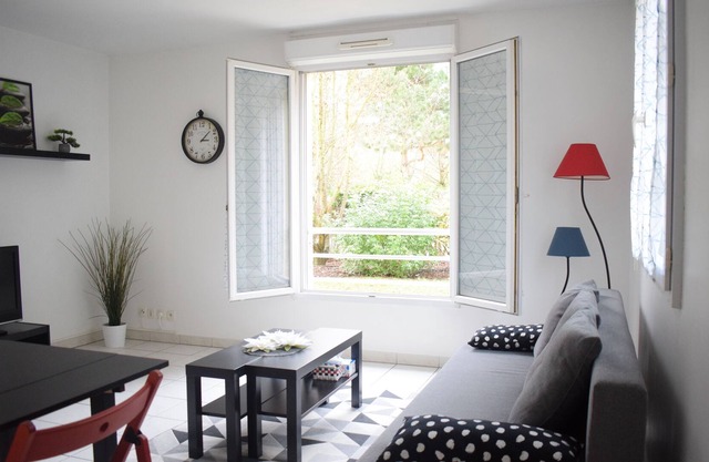 * BEAUTIFUL APARTMENT IN QUIET AREA *