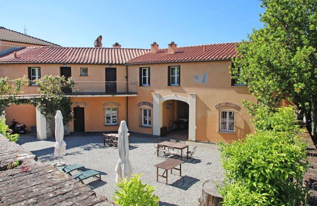 Beautiful apartment in villa for 6 people with WIFI, TV, panoramic view and parking