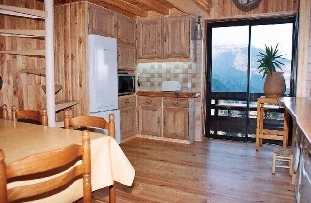 Beautiful apartment in a residence in wood on the slopes.