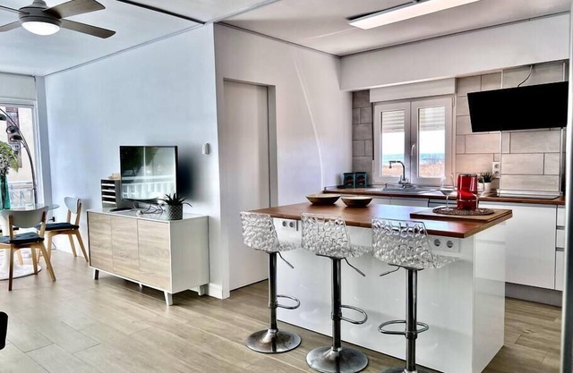 Beautiful apartment by the sea