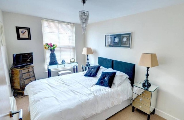 Beautiful Apartment with Sea Views in the Old Town