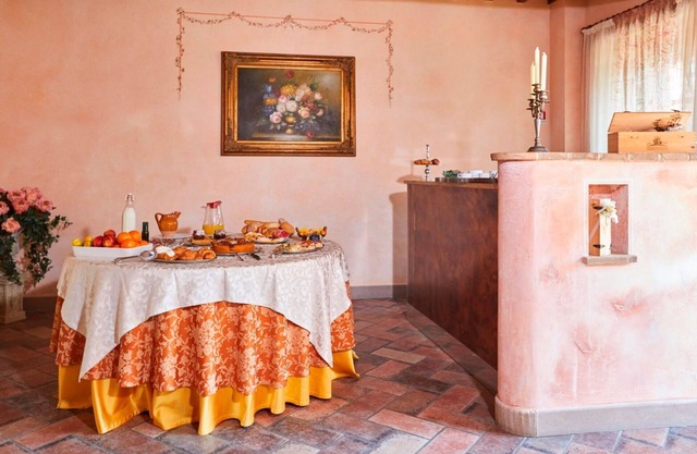Beautiful apartment for 2 people with WIFI, pool, TV and balcony, close to Spoleto