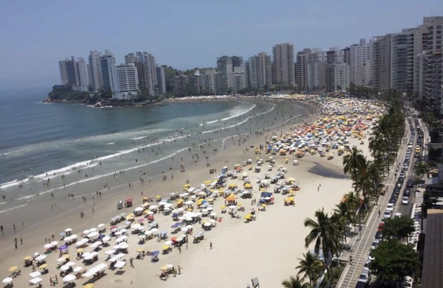 BEAUTIFUL APARTMENT FACING THE SEA WI-FI, SERV. SANDY BEACH