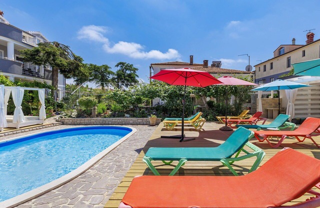 Beautiful apartment for 5 people with WIFI, A/C, pool, TV, terrace and parking