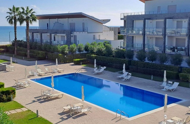 Beautiful apartment for 4 guests with WIFI, A/C, pool, TV, terrace and pets allowed