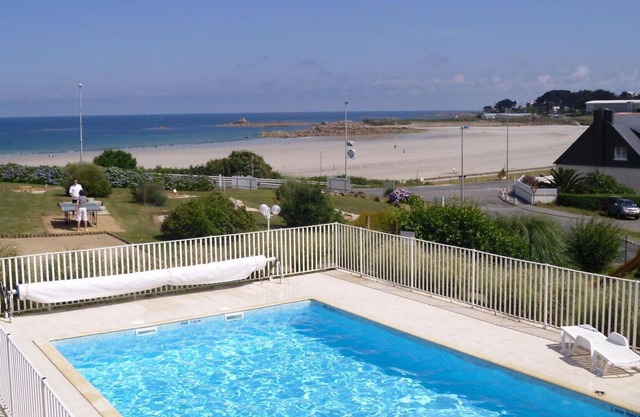 Beautiful apartment for 2 people with WIFI, pool, TV, pets allowed and parking