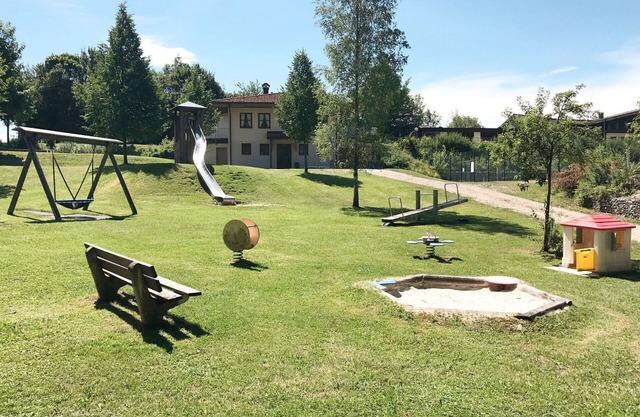 Beautiful apartment in villa for 4 guests with TV, balcony and pets allowed