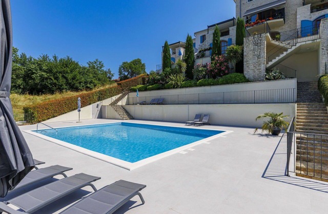 Beautiful apartment in villa for 6 people with pool, WIFI, A/C, TV and terrace
