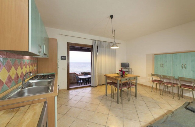 Beautiful apartment in villa for 8 people with A/C, TV and parking